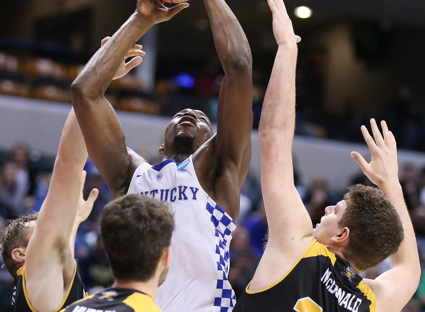 Adebayo Stars in Kentucky’s First-Round Win