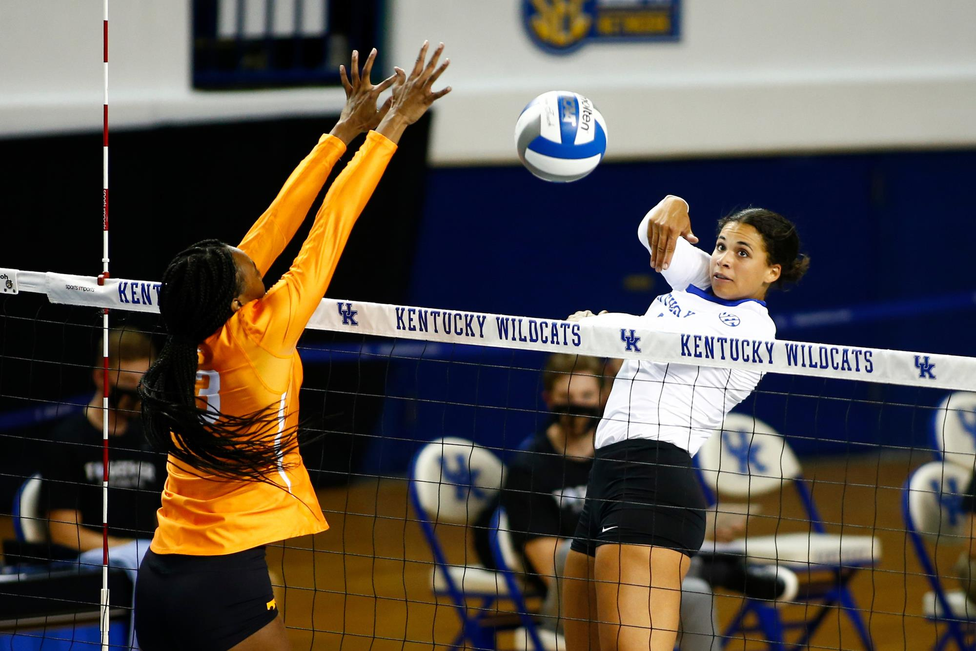 Skinner, Lilley Lead No. 3 Kentucky to Opening Night Sweep