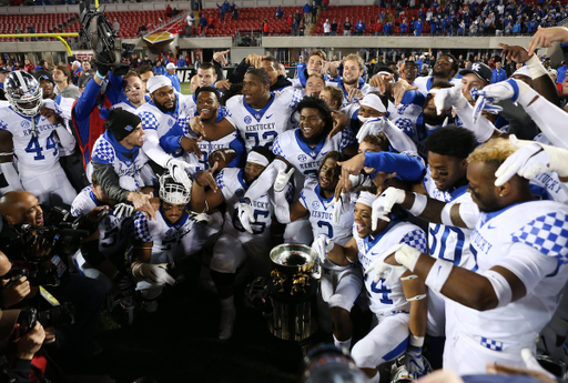 UK Football Team

Kentucky Football beats Louisville at Cardinal Stadium 56-10.


Photo By Barry Westerman | UK Athletics