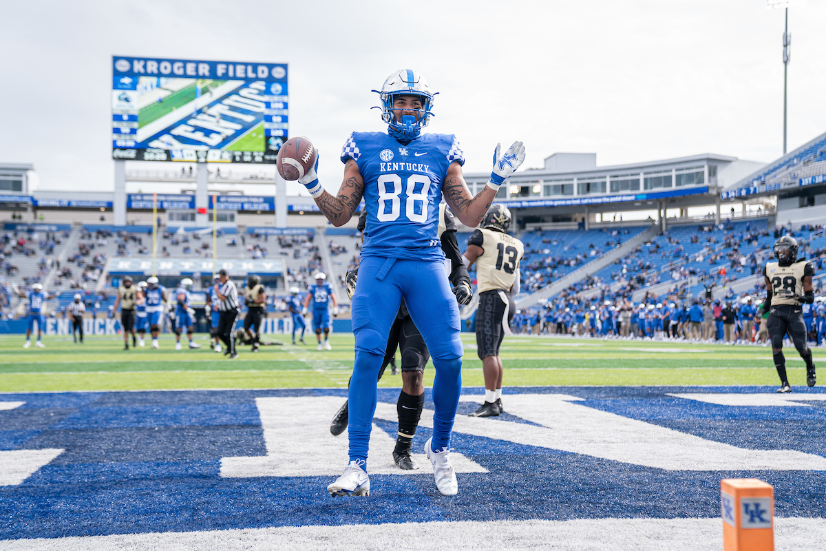 Keaton Upshaw

UK defeats Vanderbilt 38-35

Photo By Brian Moriarty | UK Football