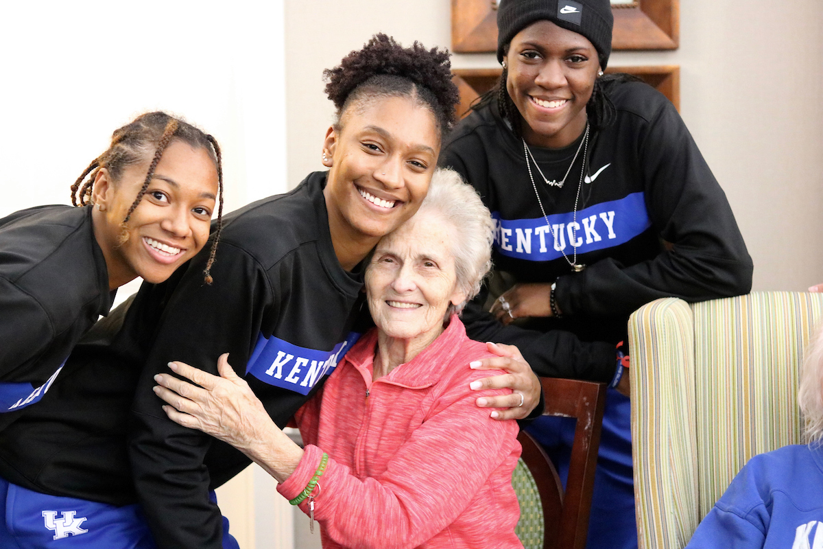 Jaida Roper, Tatyana Wyatt, Rhyne Howard

The women's basketball team visits the patients of the Lantern at Morning Pointe Alzheimer's Center of Excellence.

Photo by Noah J. Richter | UK Athletics