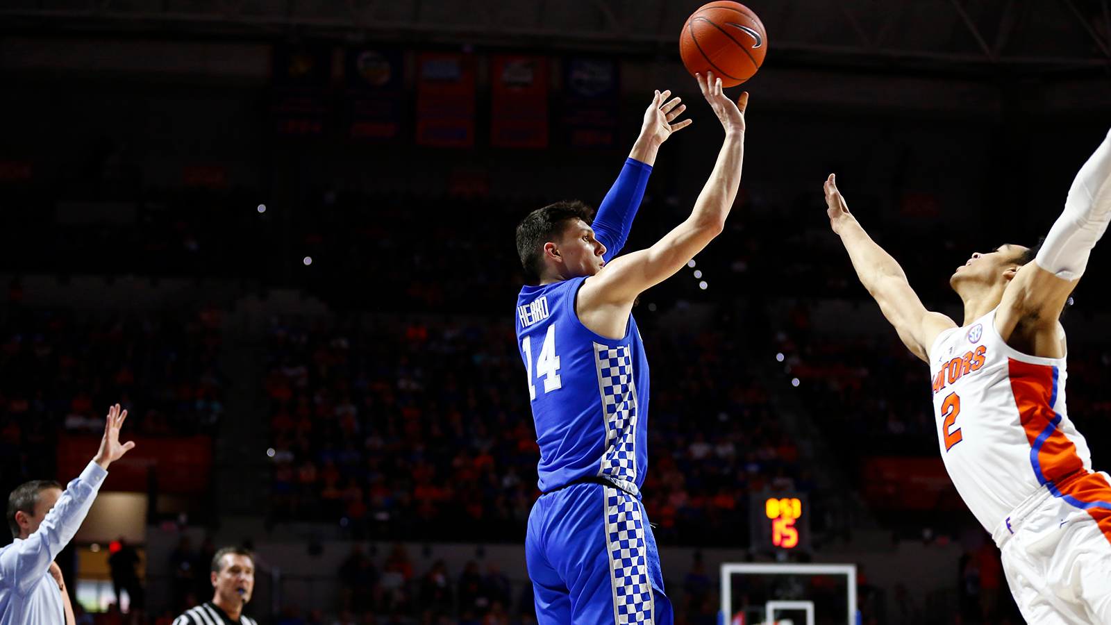 No. 7 Cats Claw Past Gators in Gainesville