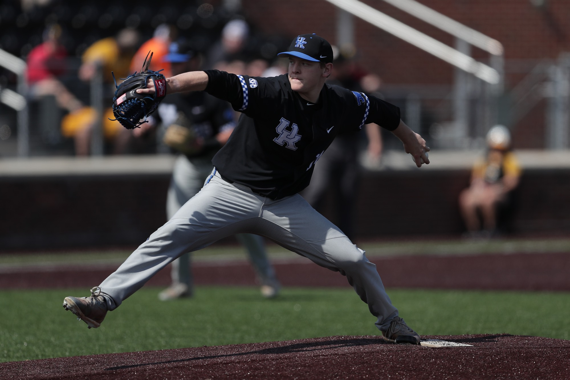 Kentucky Falls in Walk-Off Fashion