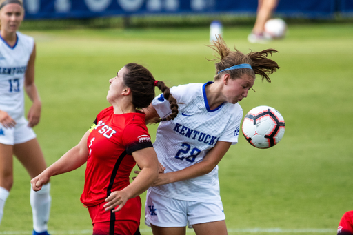 Sarah Siekkinen (28)

WSOC defeats Youngstown State University 3-0

Photo by Mark Mahan | UK Athletics