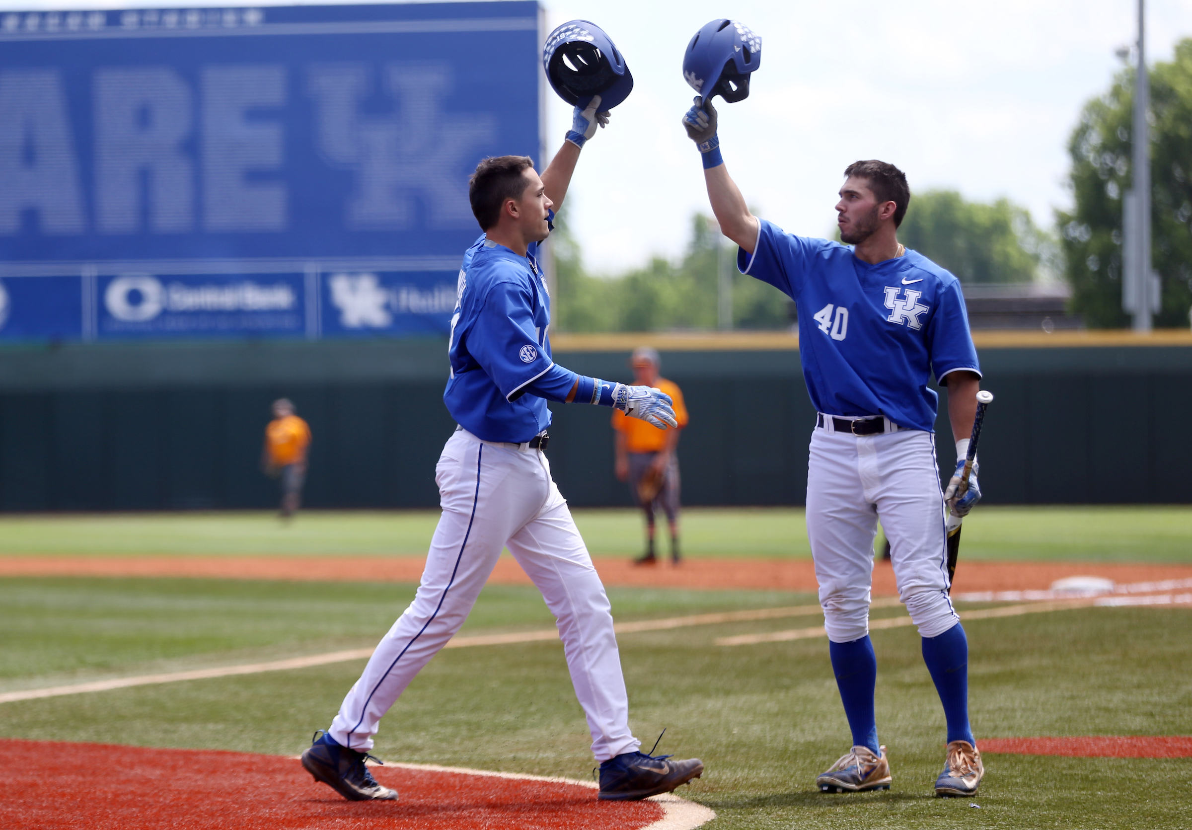 No. 6 Kentucky Visits No. 5 Florida in Huge SEC Series