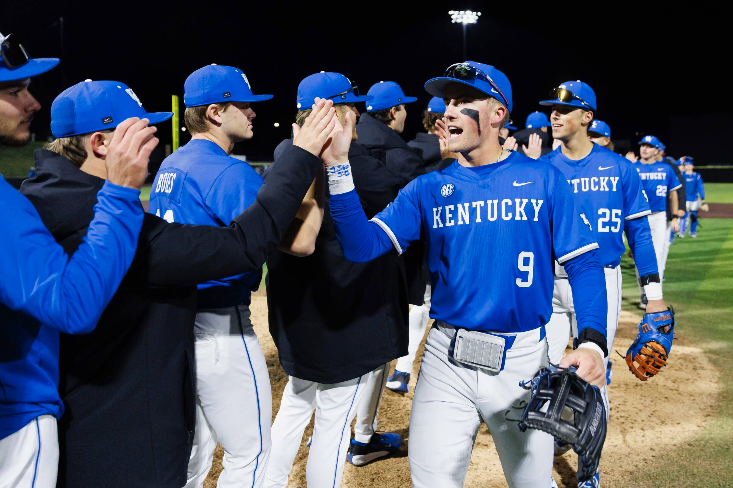 Kentucky Rebounds, Tosses Two-Hitter to Defeat Louisville