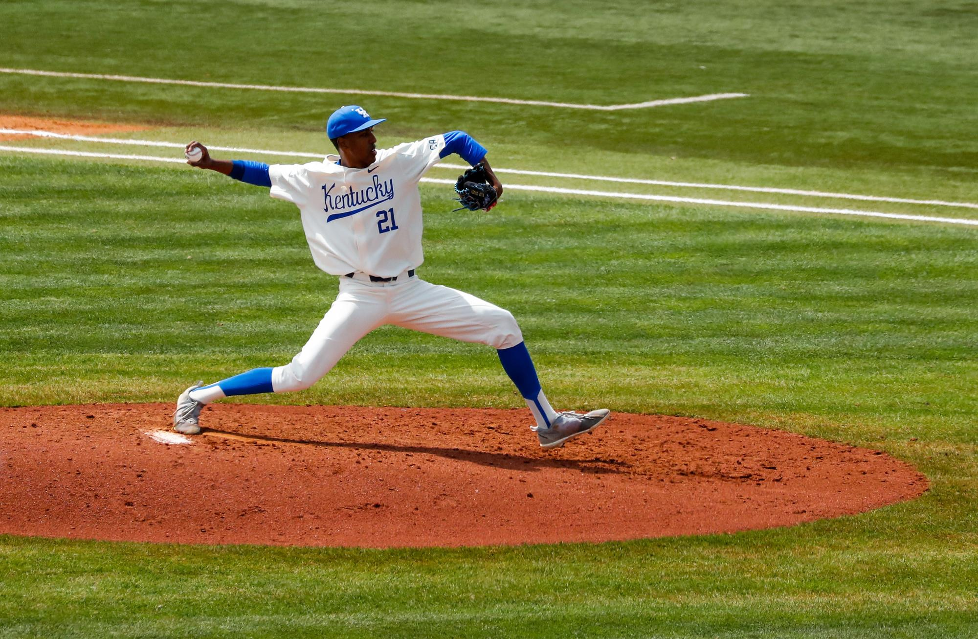 Career Outing From Justin Lewis Gives UK 3-2 Win in Series Finale
