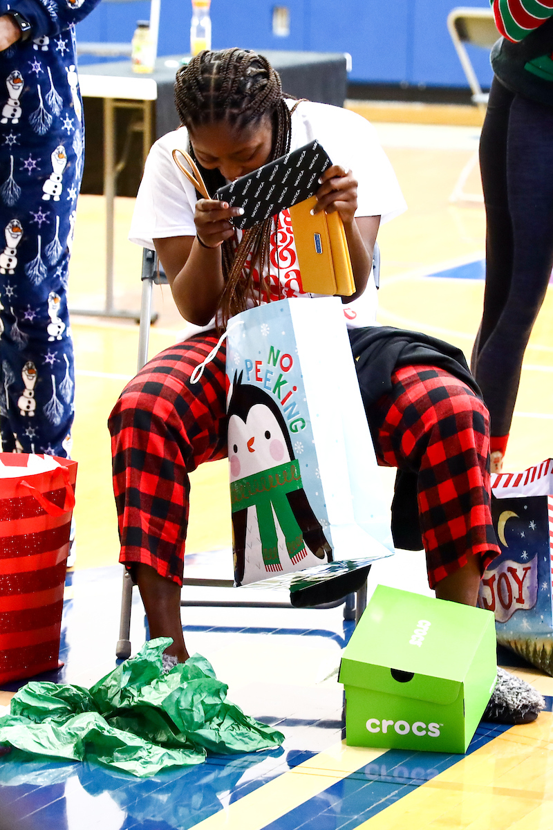 Kameron Roach. 

Kentucky WBB Christmas Party.

Photo by Eddie Justice | UK Athletics