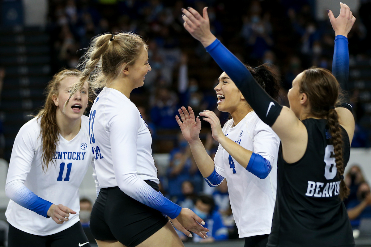 Team.

Kentucky sweeps Texas A&M 3-0.

Photo by Grace Bradley | UK Athletics