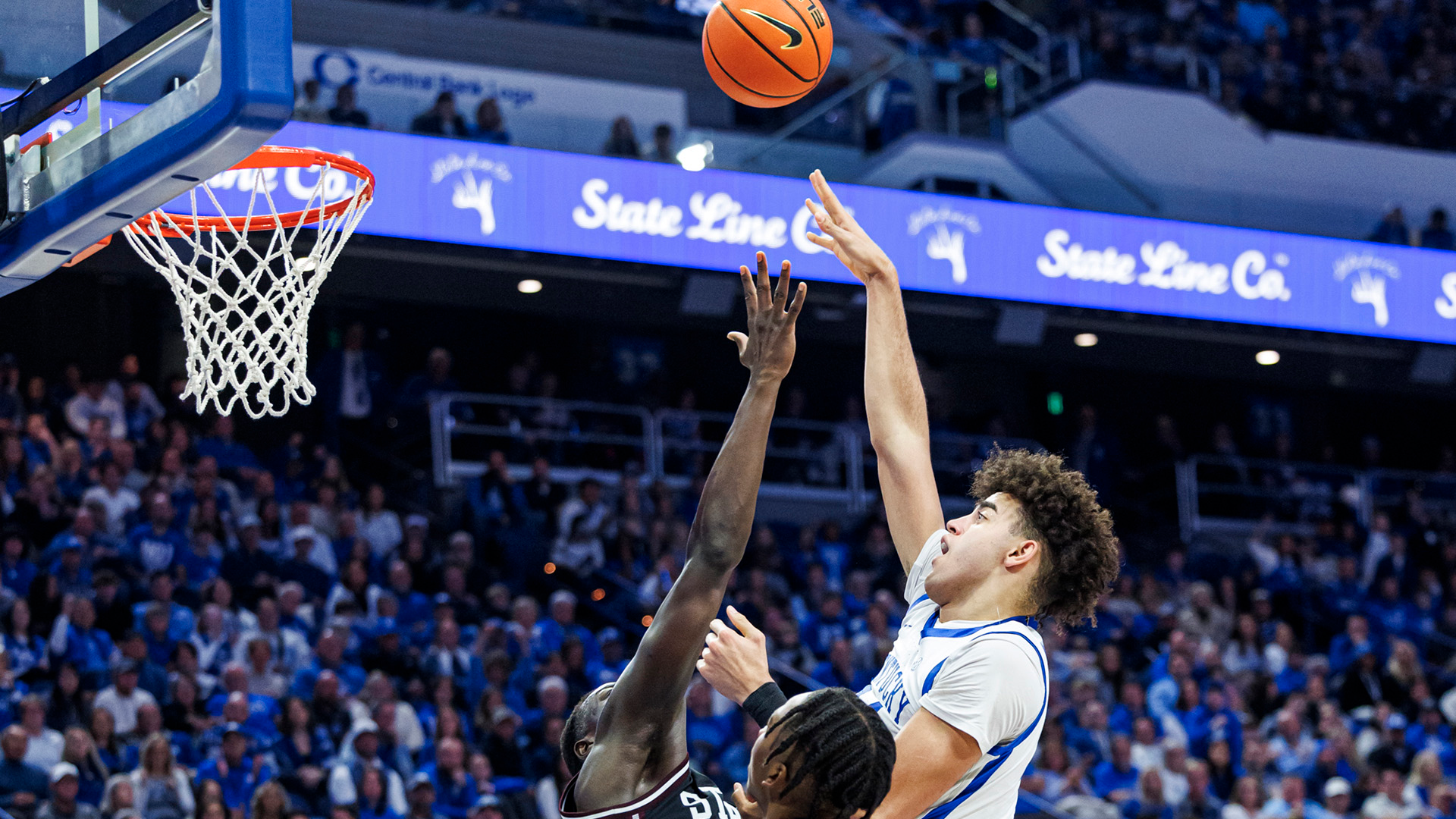 Oweh, Moreno Lead Cats Past Bulldogs on Saturday