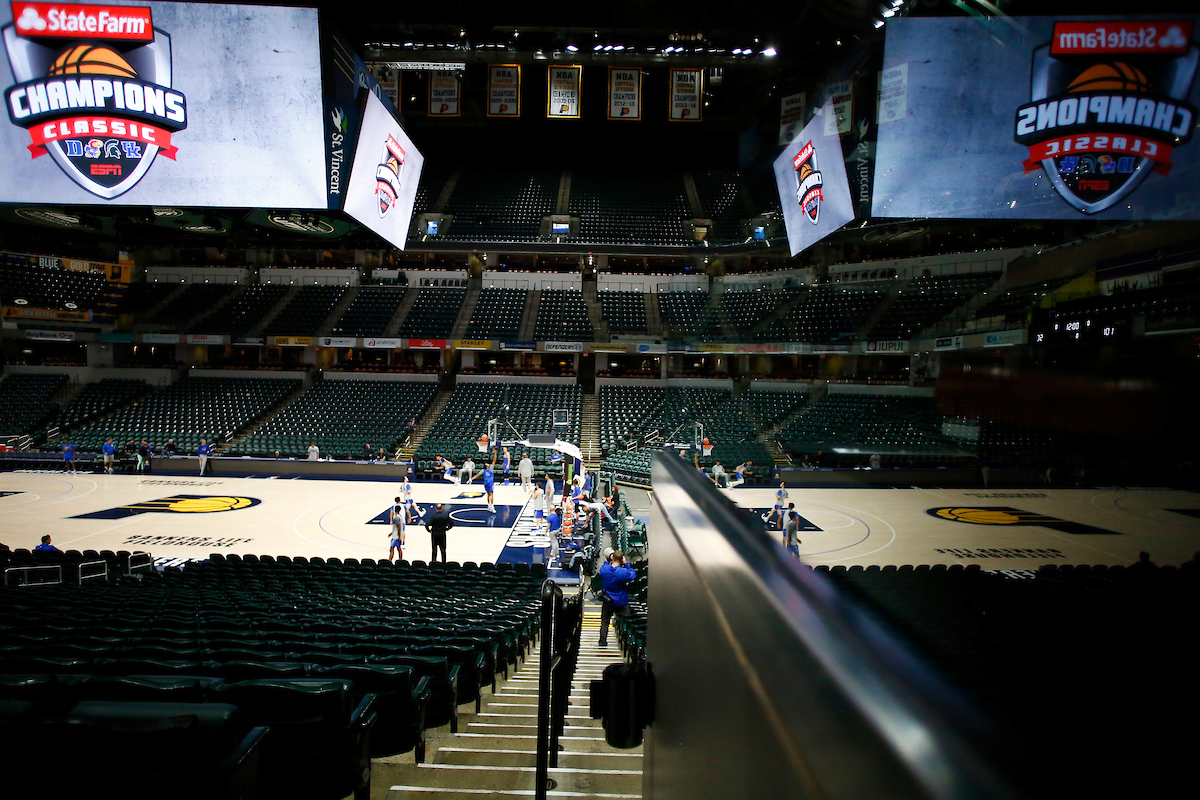 Team. 

BANKERS LIFE FIELDHOUSE practice.

Photo by Chet White | UK Athletics