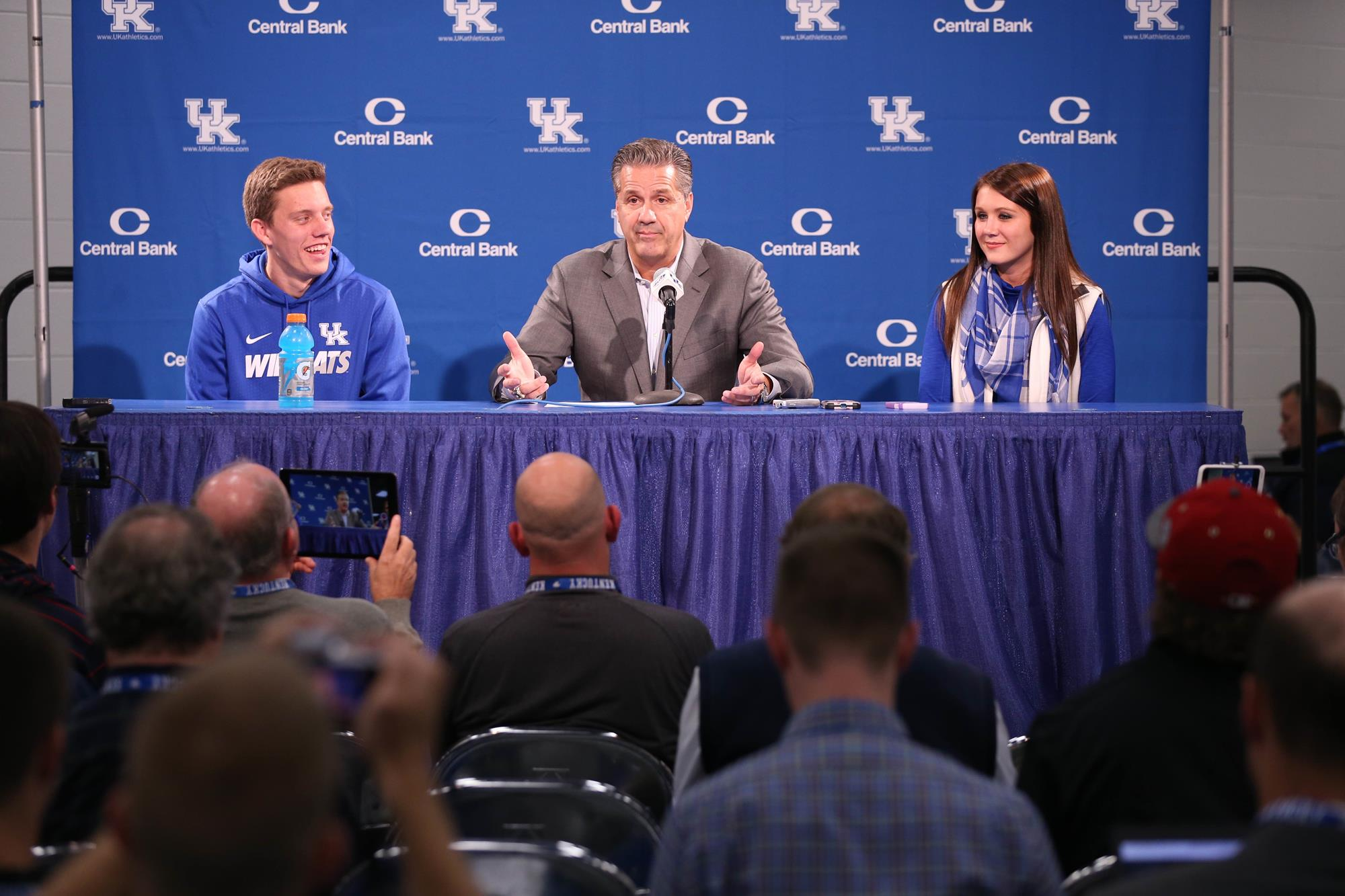 Calipari to Pay Spring Tuition for Two Students at Blue-White Game