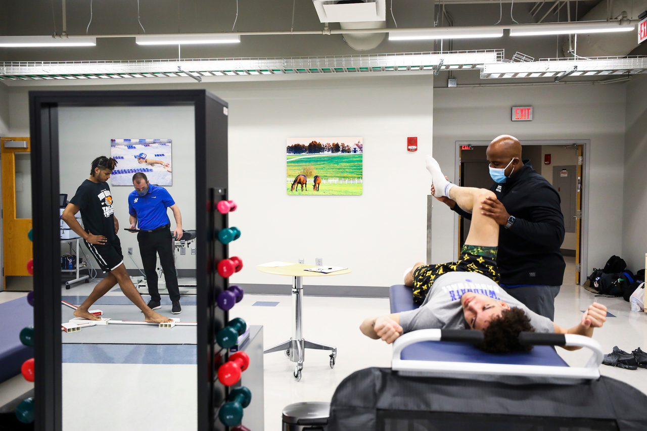 Bryce Hopkins. Geoff Staton. Lance Ware.

The UK men's basketball team at the University of Kentucky Sports Medicine Research Institute. 

Photo by Chet White | UK Athletics