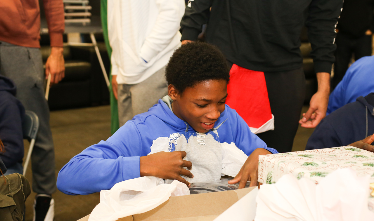 A Kentucky Christmas.

Photo by Maddie Baker | UK Athletics