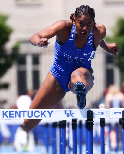 DARCI KHAN.

Day two of the Kentucky Invitational.

Photo by Elliott Hess | UK Athletics