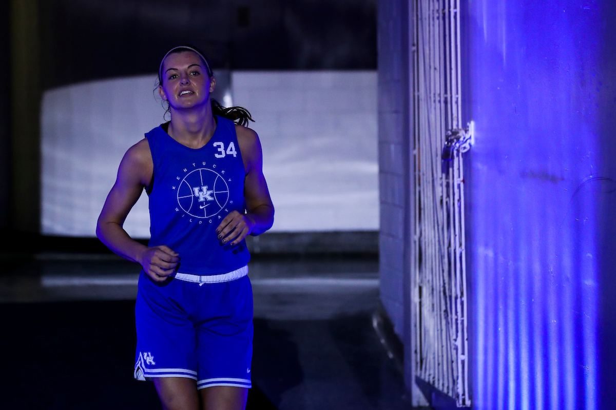 Emma King.

Women’s blue-white.

Photos by Chet White | UK Athletics