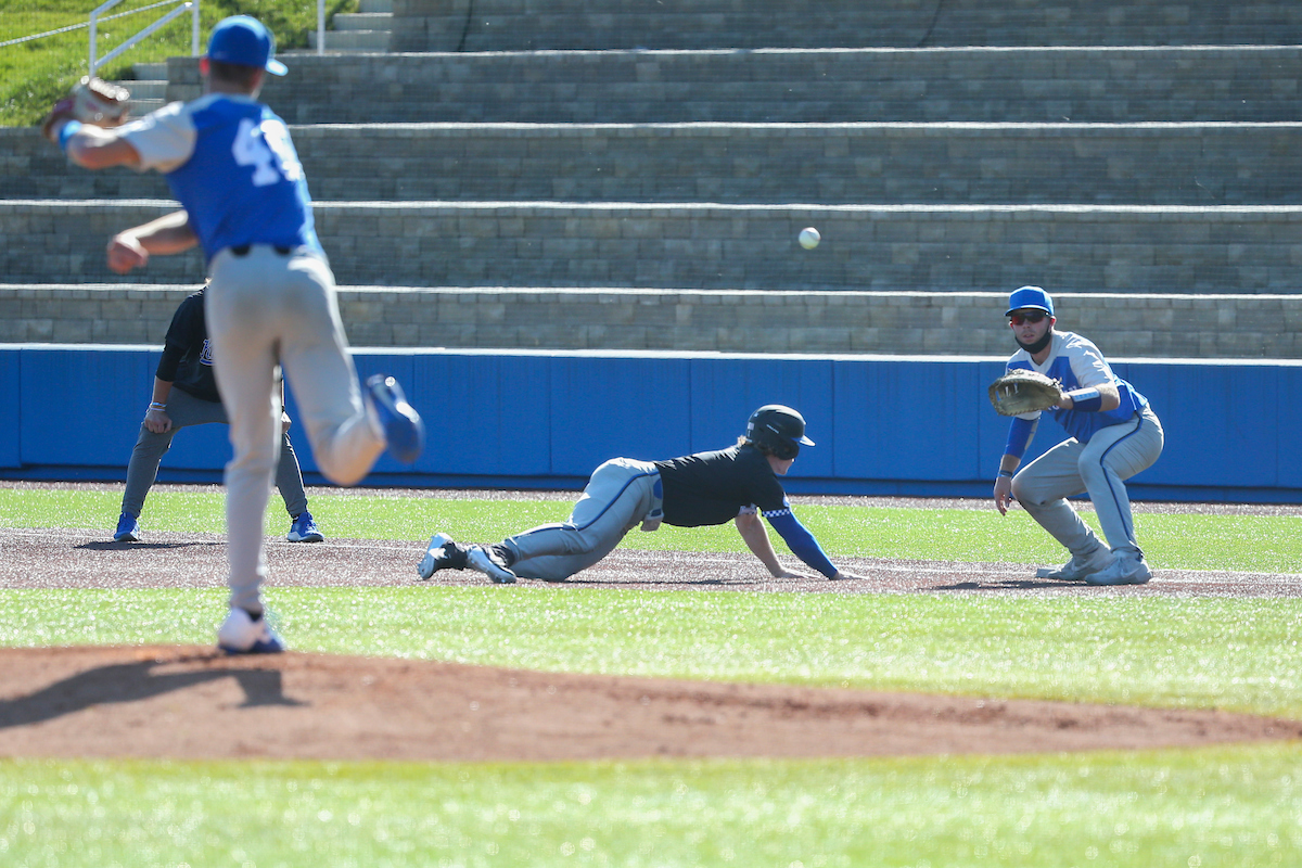 T.J. Collett. Zach Kammin

2020 Fall Ball

Photo by Grant Lee | UK Athletics