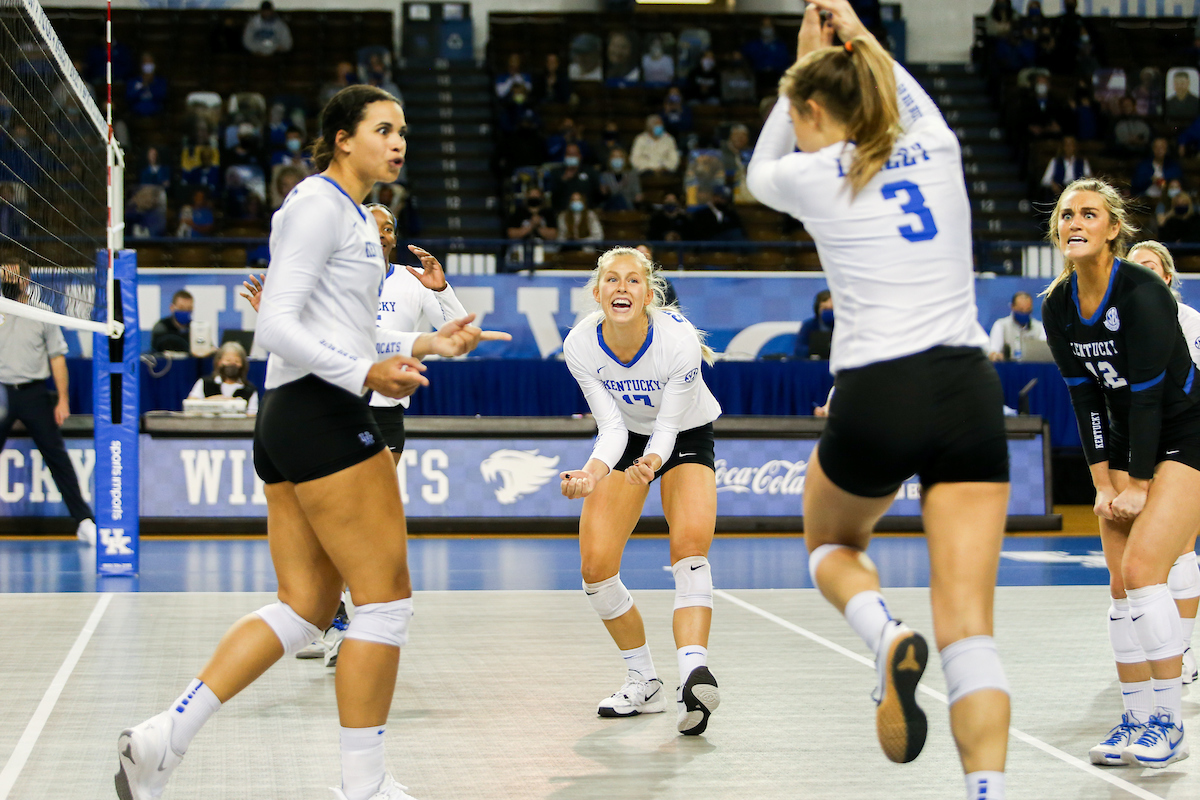 Alli Stumler and Gabby Curry.

Kentucky sweeps LSU 3-0.

Photo by Hannah Phillips | UK Athletics