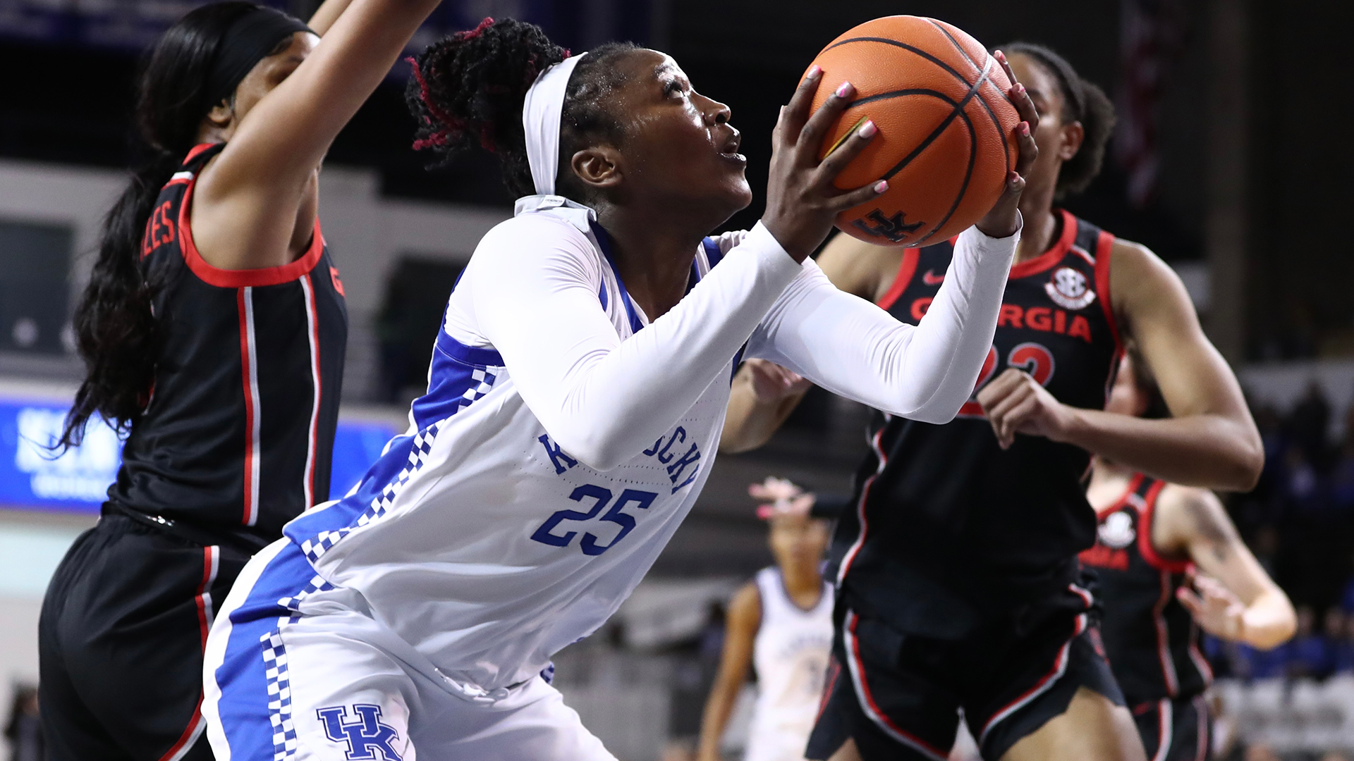 Kentucky Drops Road Contest at Vanderbilt