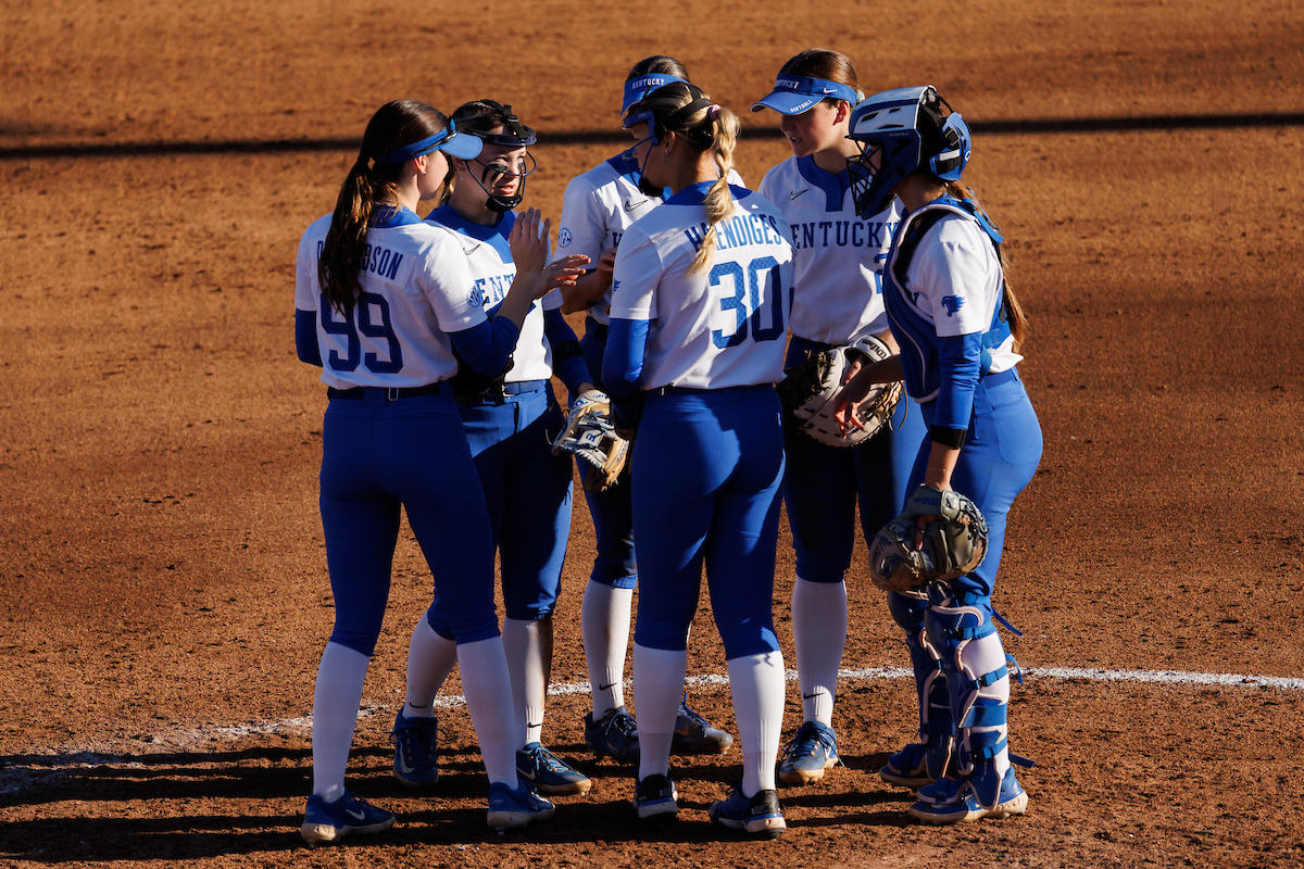 No. 5 Florida Sweeps Kentucky With 9-0 Sunday Win