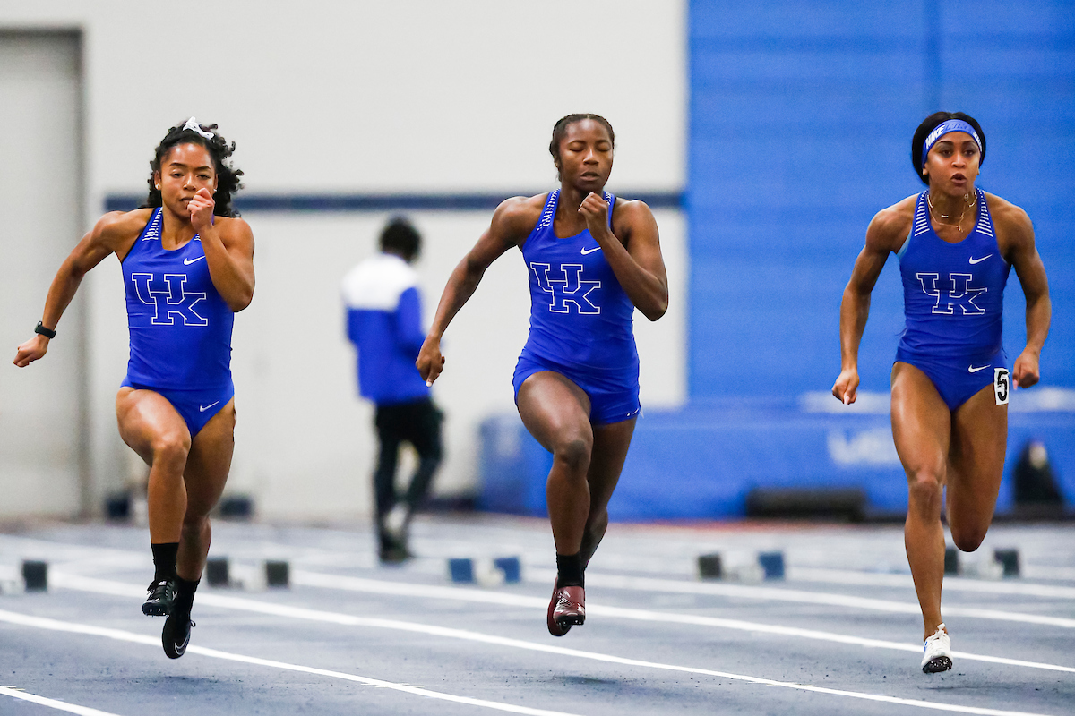 Dajour Miles.Nami Wilson. Celera Barnes.

Jingle Bells Open.


Photo by Grant Lee | UK Athletics