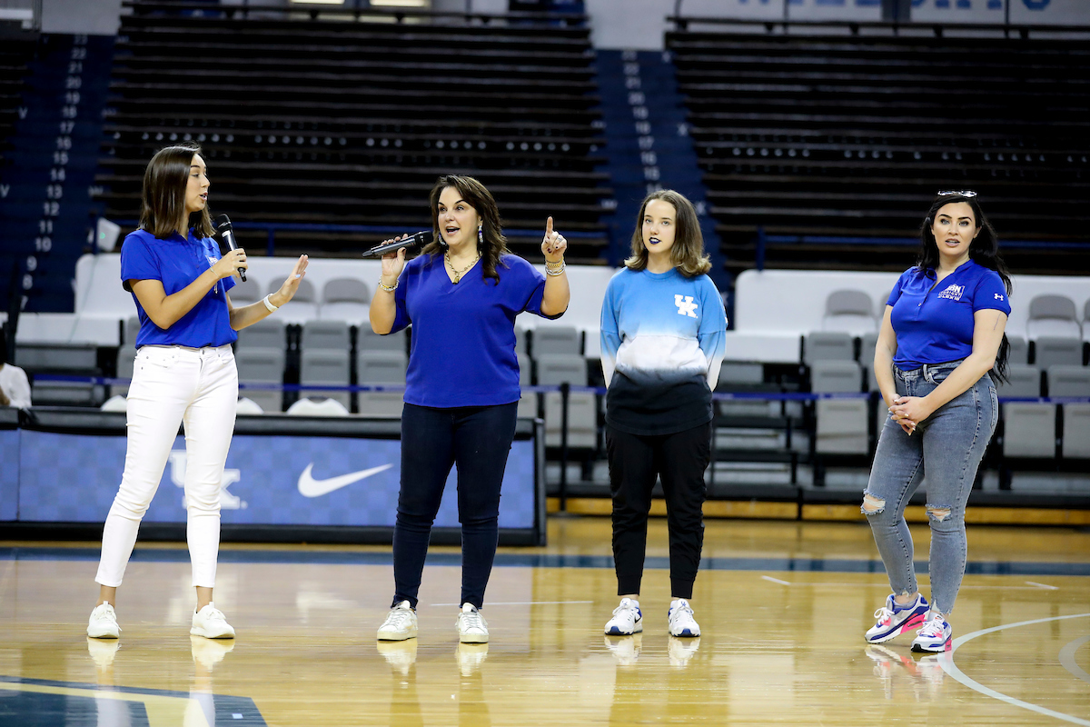 Maggie Davis. Jennifer Palumbo. Anna Tarullo.

Coach Cal Women’s Clinic.

Photos by Chet White | UK Athletics