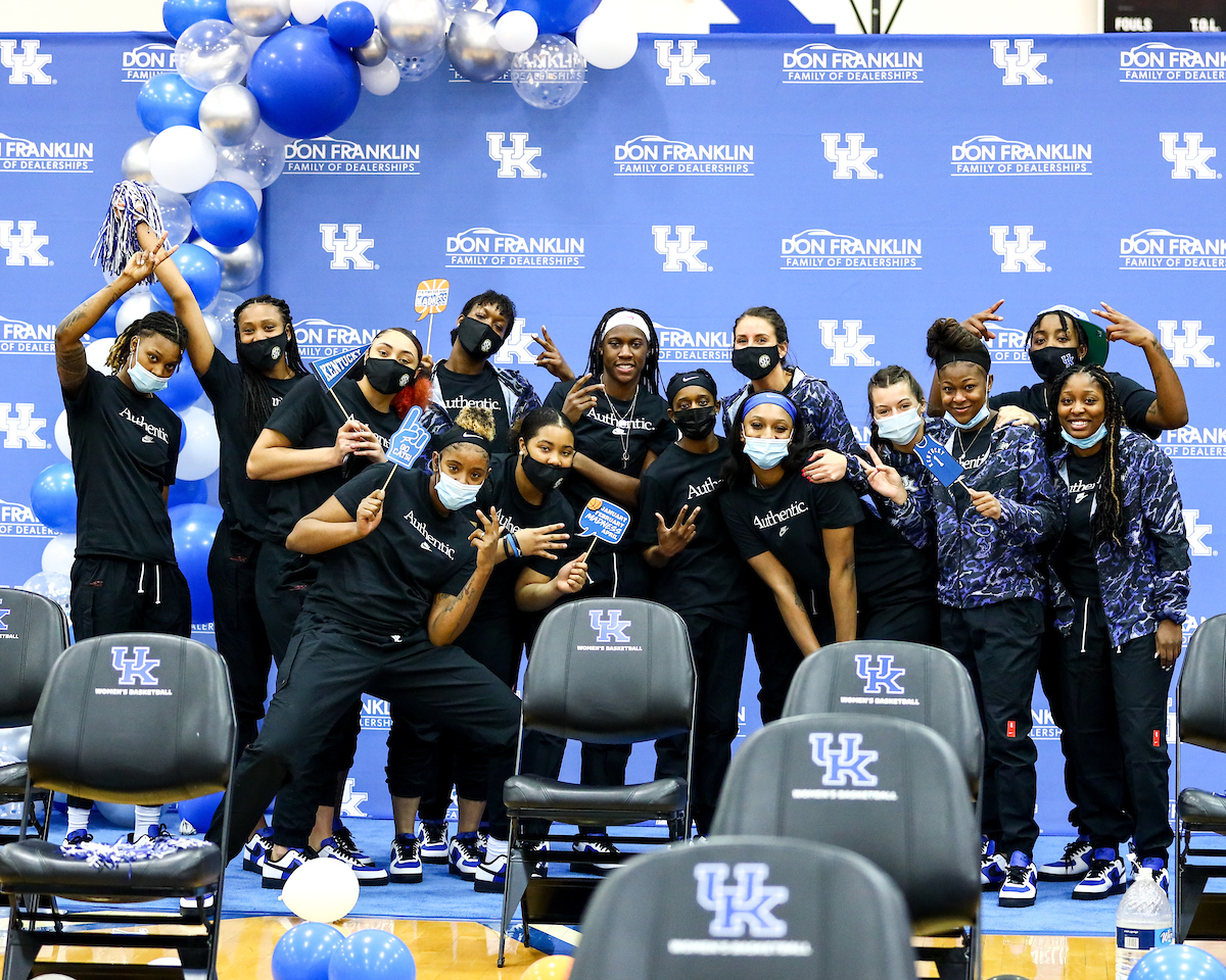 Team. 

2021 Selection Show. 

Photo by Eddie Justice | UK Athletics