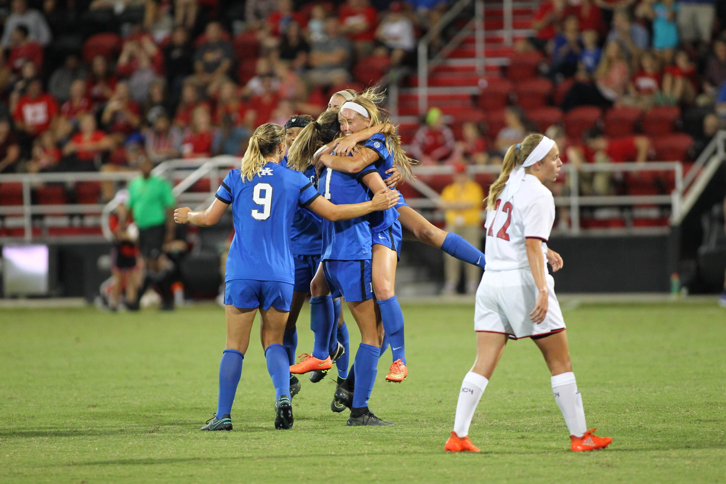 Kentucky Earns Sixth-Straight Win Over Louisville on Friday Night