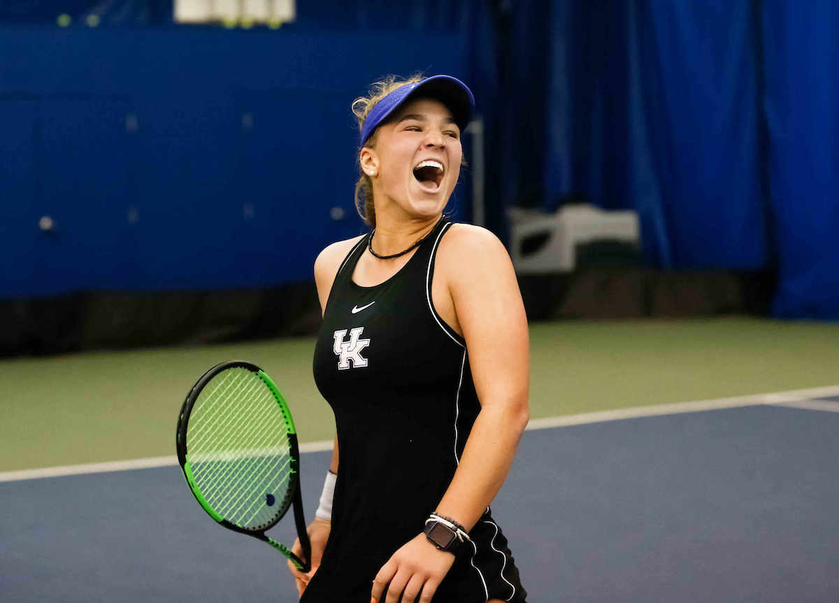 AKVIL? PARA?INSKAIT?.

Women's Tennis comes out on top of Mississippi State on Senior Day.


Photo by Isaac Janssen | UK Athletics