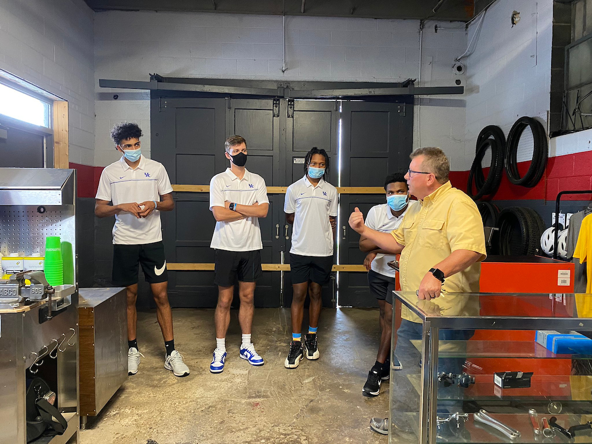 Members of the Kentucky men's basketball team visited "The Neighborhood" in Ashland, Kentucky.