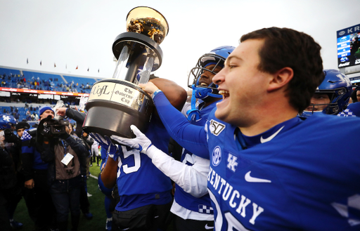 Matt Ruffolo

Kentucky beats UofL 45-13. 

Photo by Britney Howard | Staff