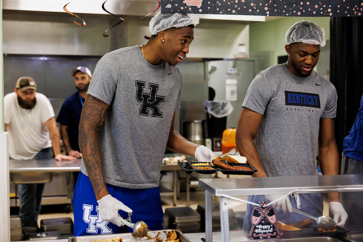 Men’s Basketball Hope Center Visit Photo Gallery – UK Athletics