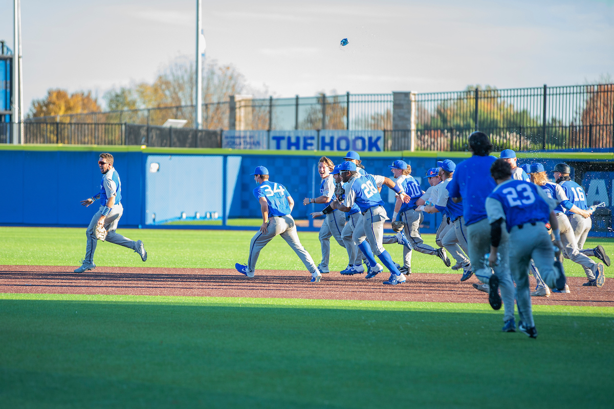 Fall Ball

2020 Fall Ball

Photo by Grant Lee | UK Athletics