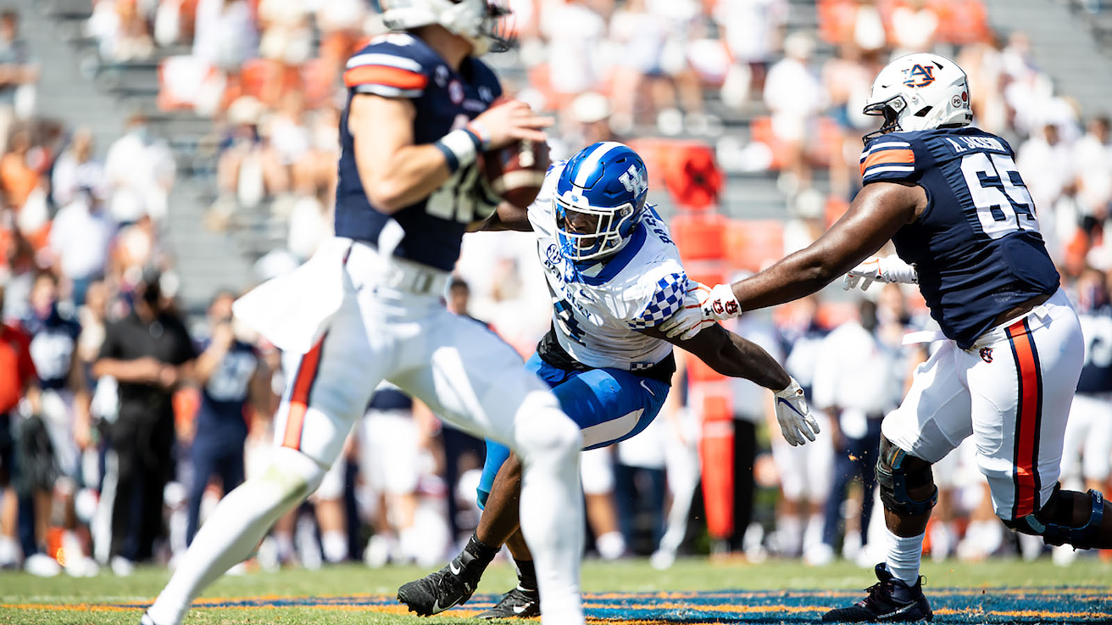 Cats Face Challenge of Stopping Another High-Powered Offense on Saturday