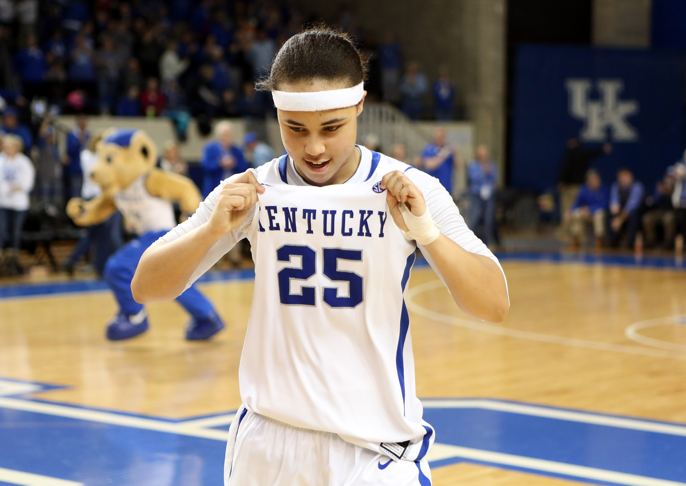 Epps' Second-Half Outburst Lifts Cats Past Lady Vols