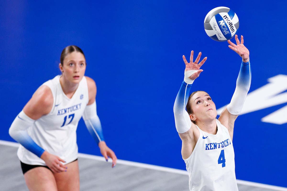 Brooklyn DeLeye and Emma Grome Voted as AVCA All-Americans