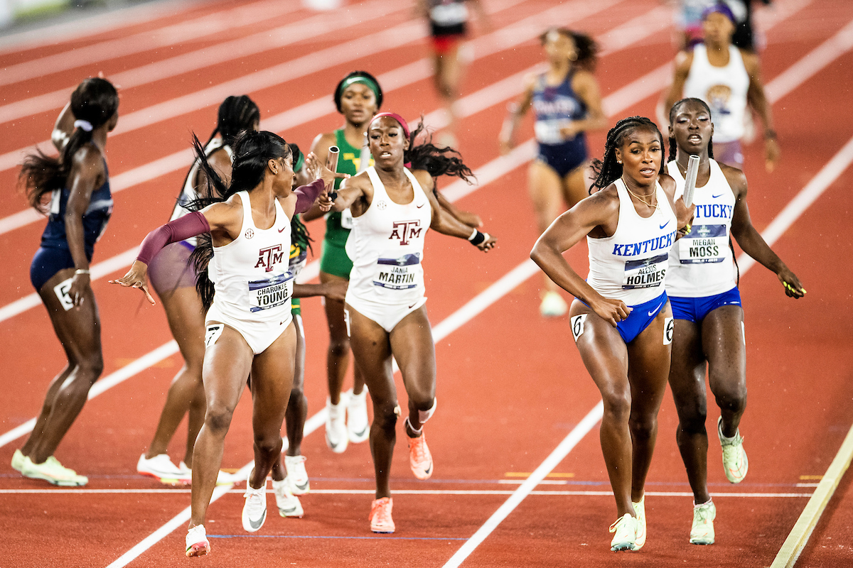 Megan Moss. Alexis Holmes.

Day two. NCAA Track and Field Outdoor Championships.

Photo by Chet White | UK Athletics