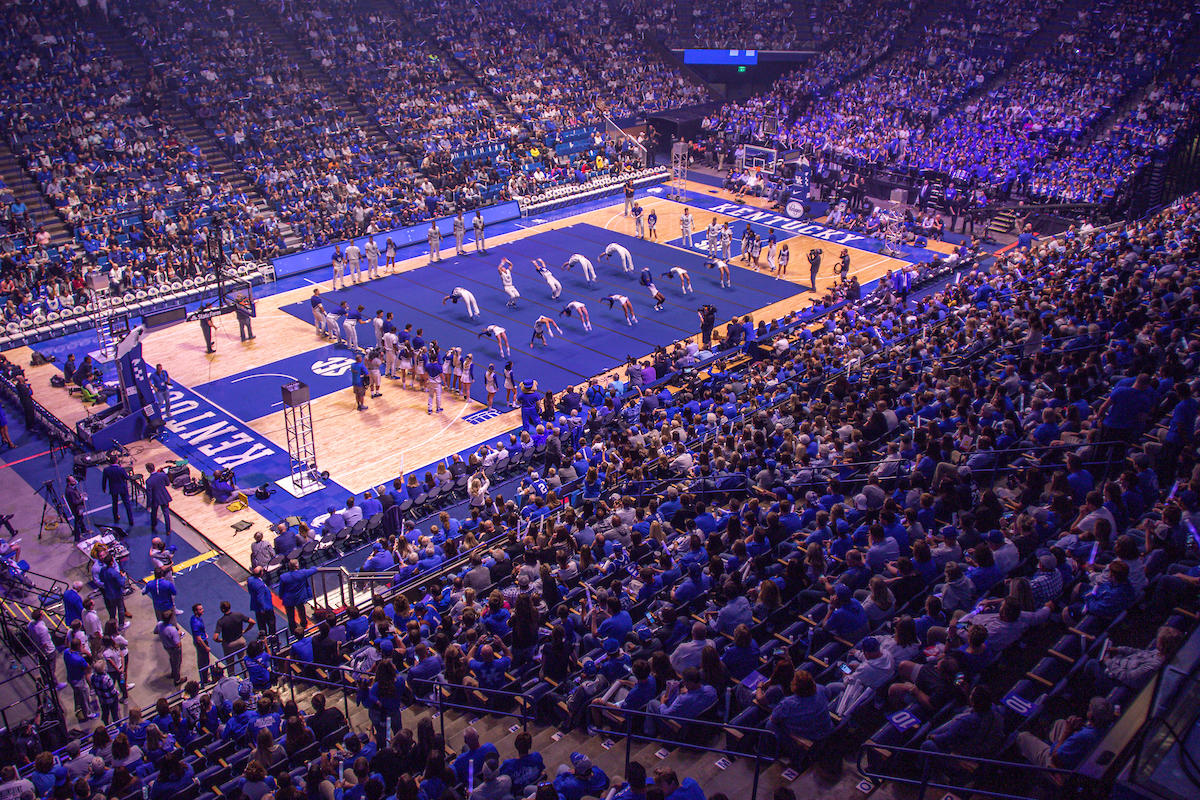 Cheerleaders.

2019 Big Blue Madness

Photo by Grant Lee | UK Athletics