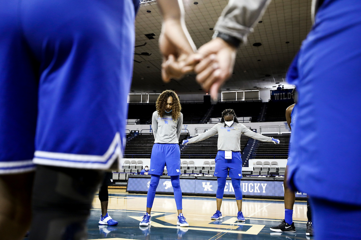 Kyra Elzy. Niya Butts.

Women’s blue-white.

Photos by Chet White | UK Athletics