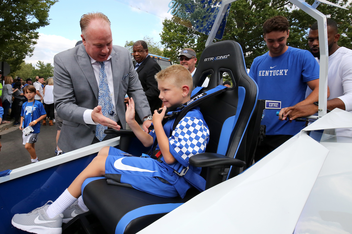 Catwalk Mark Stoops

UK beat EMU 38-17.


Photo By Barry Westerman | UK Athletics