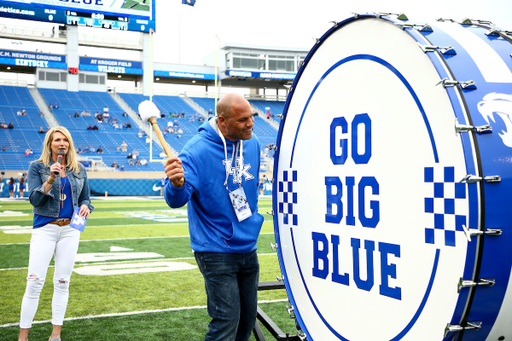 Art Still.


Blue beats white, 64-10.

 
Photo by Elliott Hess | UK Athletics