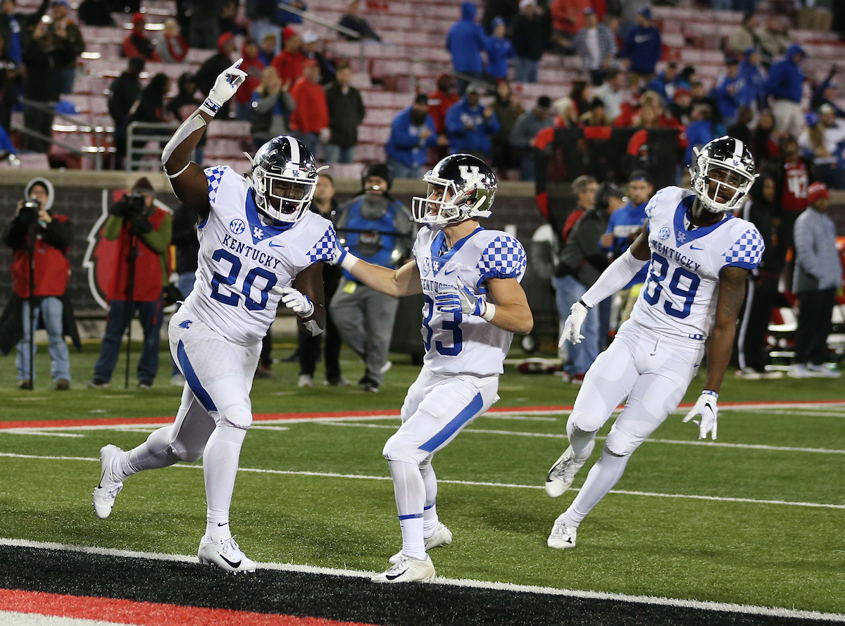 Kavosiey Smoke and David Bouvier

Kentucky Football beats Louisville at Cardinal Stadium 56-10.


Photo By Barry Westerman | UK Athletics