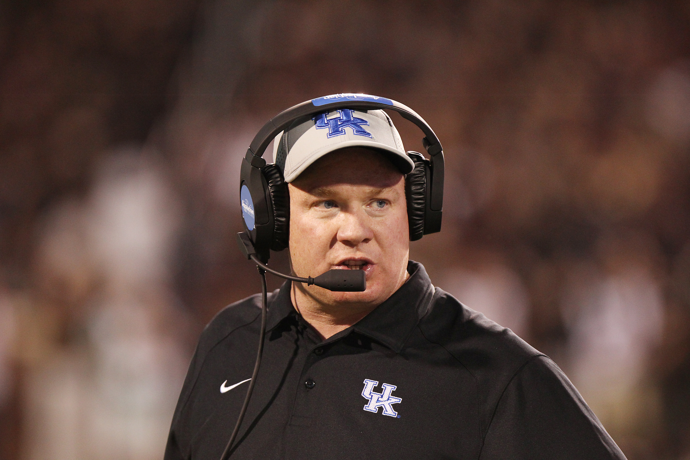 Stoops Taking Lessons from Loss into Tennessee Week