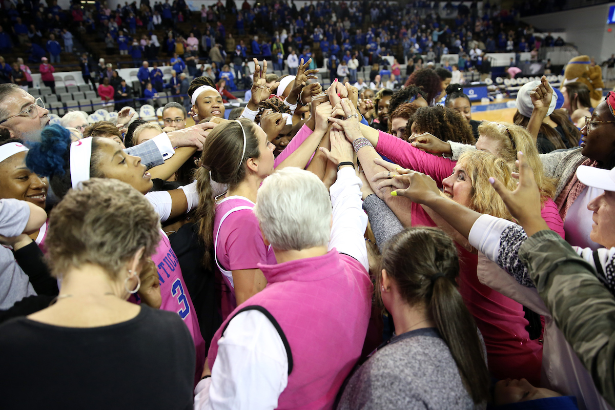 Alumni Game

The UK Women's Basketball team beat Arkansas.
Photo by Britney Howard | UK Athletics