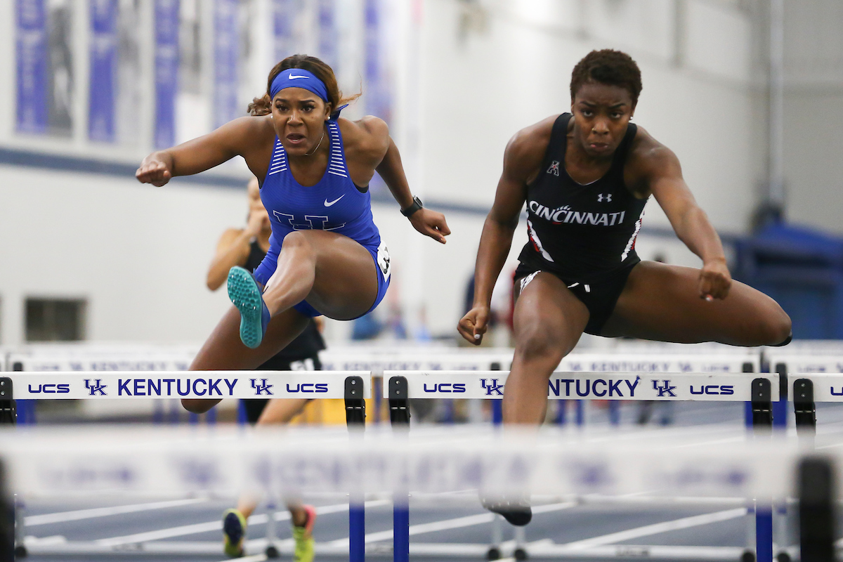 Jingle Bells Open.

Photo by Isaac Janssen | UK Athletics