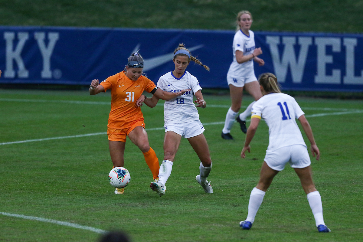 Caroline Trout and Julia Grosso.

Kentucky ties Tennessee 1-1.

Photo by Sarah Caputi ¦UK Athletics