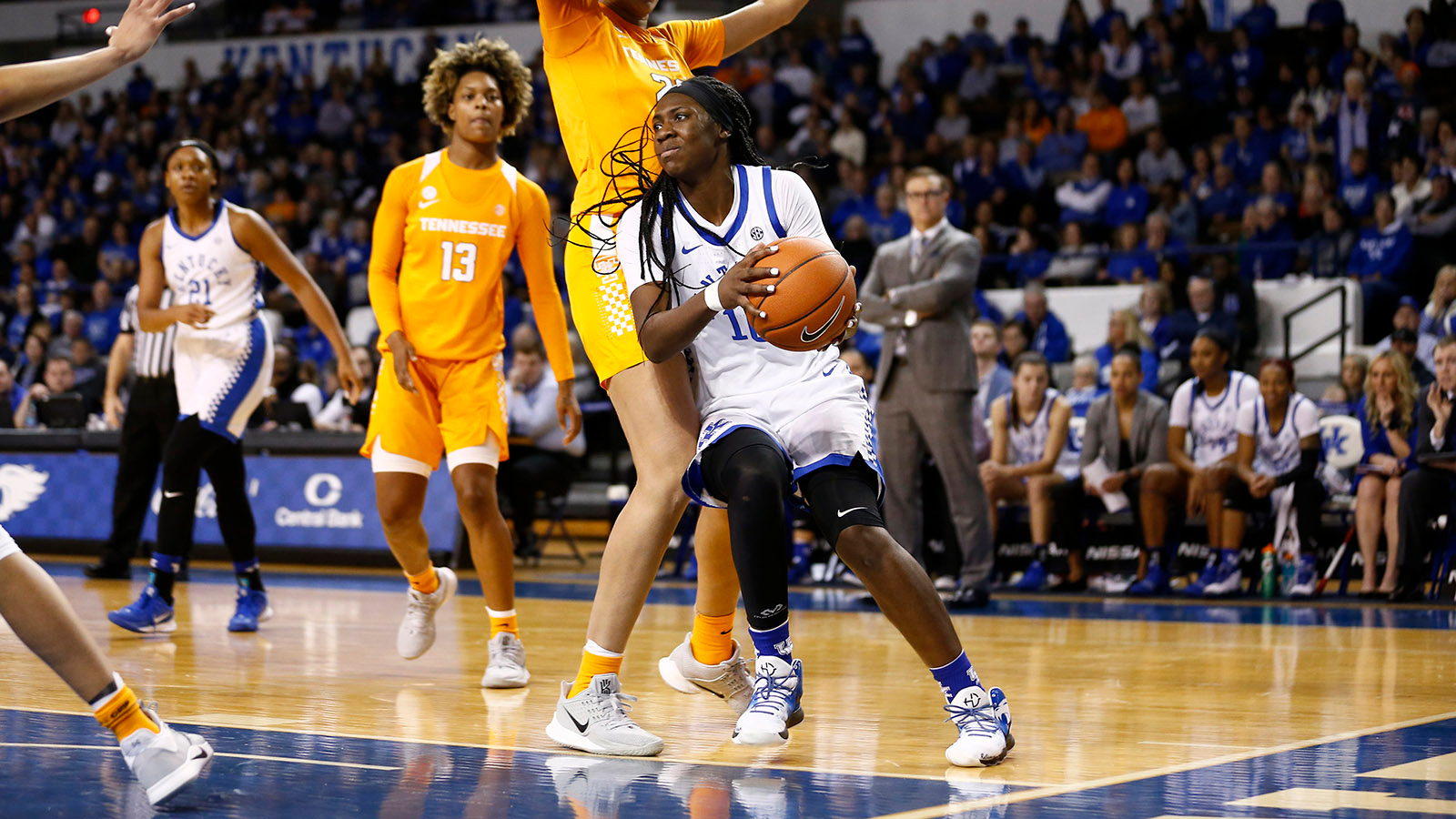Howard's Career Day Leads No. 13 Kentucky Past No. 22 Tennessee