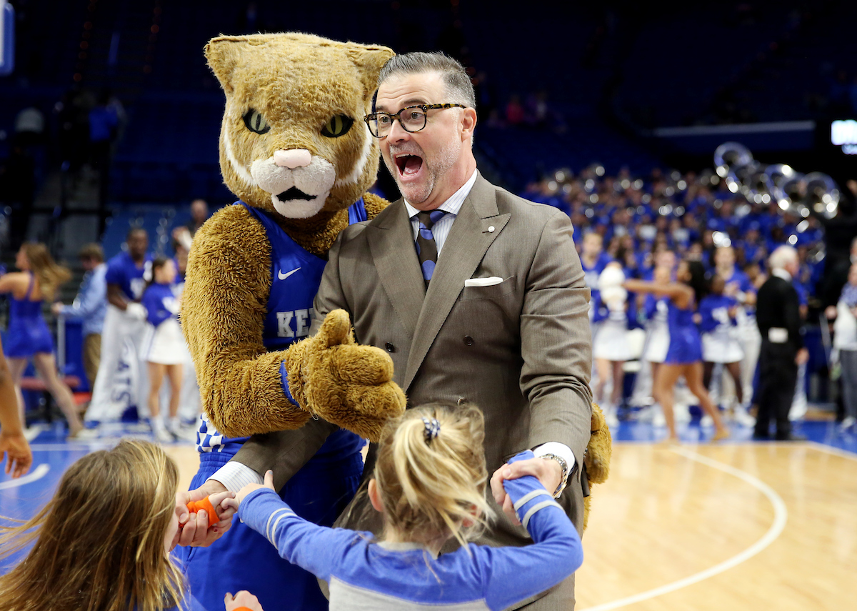 Matthew Mitchell


Women's Basketball beats Virginia 63-51 at Rupp Arena on Thursday, November 15, 2018.

Photo by Britney Howard  | UK Athletics