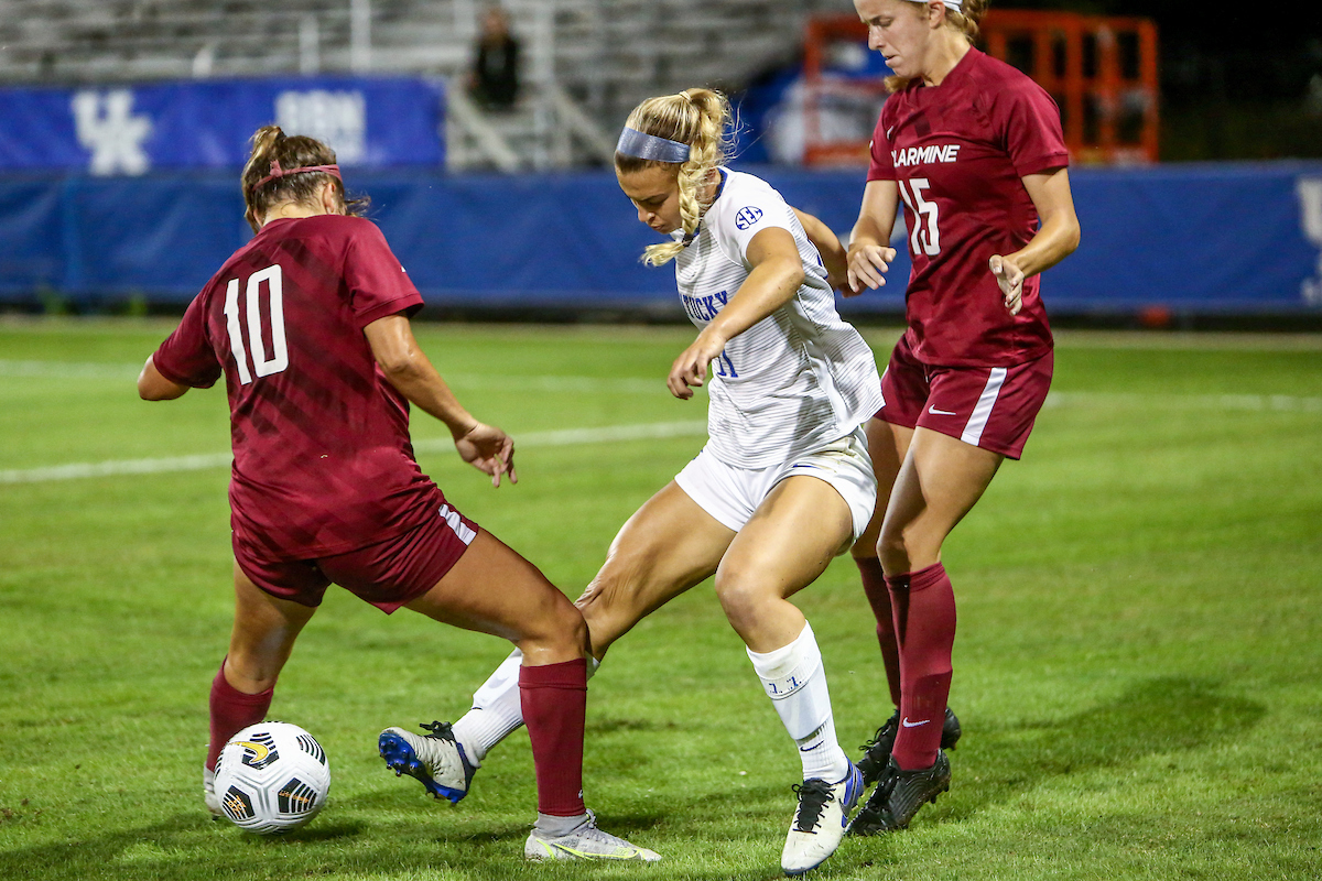 Julia Grosso.Kentucky beats Bellarmine 4 - 0.Photo by Sarah Caputi | UK Athletics
