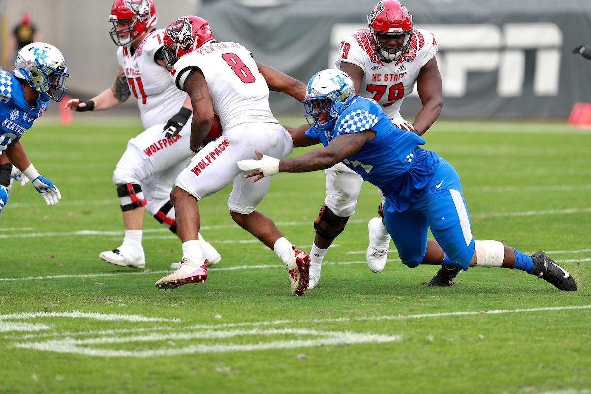 Josh Paschal

Kentucky beats NC State 23-21

Photo by Jacob Noger | UK Football